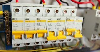 Монтаж УЗО - установка по доступной цене от 370 руб в Жигулевске от ЭлектроЖгл